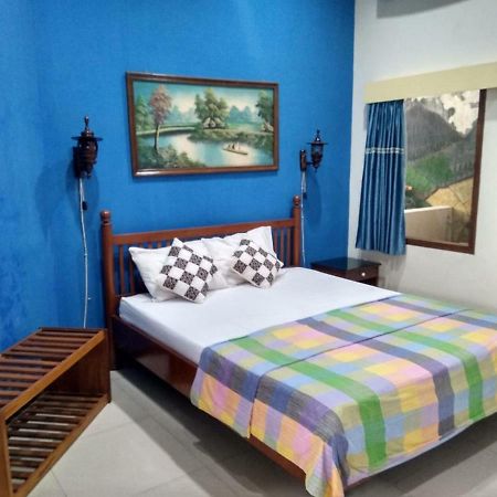 Enny'S Guest House Malang Kültér fotó